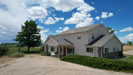Beautiful 4BR Country Home with Irrigated Acreage & Scenic Views - image 6