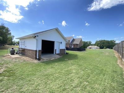 Home For Sale In Adamsville Tn With Pool Near Tn River Fishing - image 25