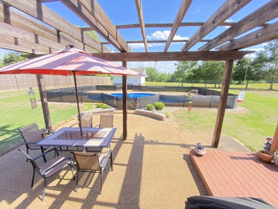Home For Sale In Adamsville Tn With Pool Near Tn River Fishing - image 1
