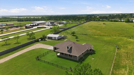 Texas Country Home With Acreage, Workshop and Farm Near Dallas - image 4