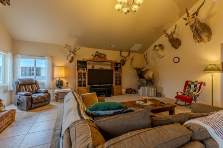 Eastern Oregon Willow Creek House - image 32