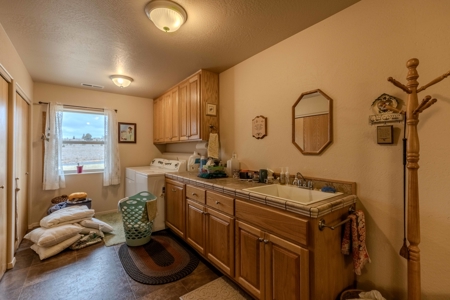 Eastern Oregon Willow Creek House - image 34