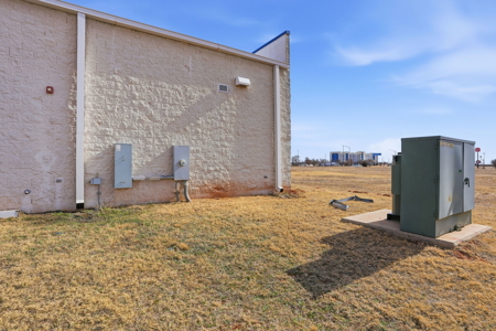 Commercial Property For Lease In Elk City, Oklahoma - image 39