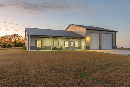 Custom Barndominium, 18.17 Acres, Seconds from Hillsdale Lake - image 23
