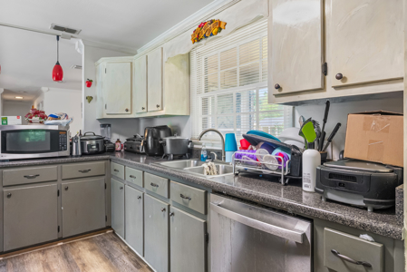 Charming 3 bed, 2 bath brick ranch offering 1,236 sq ft - image 8