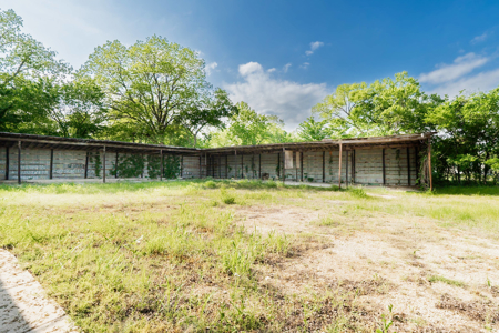 Commercial property on Washington St. in Commerce Texas - image 4