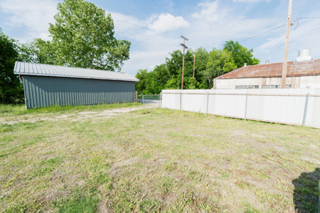 Commercial property on Washington St. in Commerce Texas - image 10