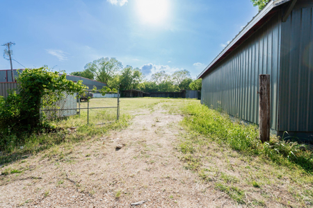 Commercial property on Washington St. in Commerce Texas - image 2