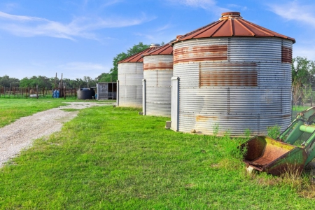Rare 615± Acre Texas Hill Country Ranch Near Austin - image 21