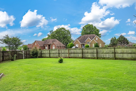 Spacious 5BD 3.5 BA Custom Home | 2,752 Sq Ft | Jackson TN 38305 - image 4