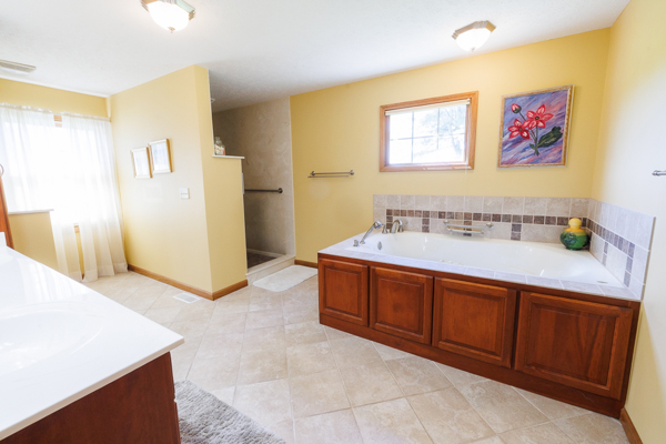 Beautiful Bloomington Indiana Home on 1.3± Acres