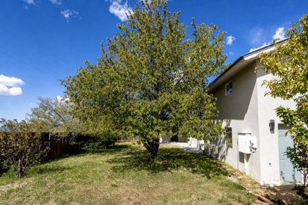 Fully remodeled country home with mountain views and an establish - image 42