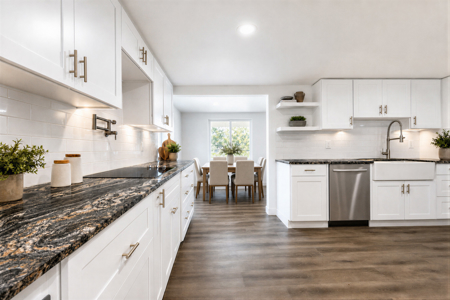 Fully remodeled country home with mountain views and an establish - image 12