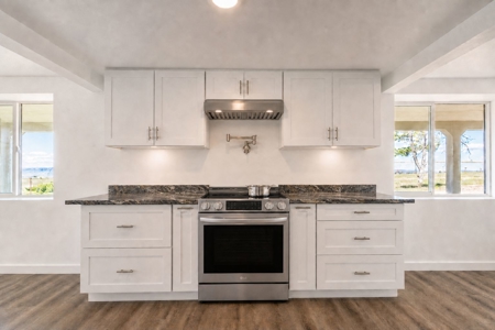 Fully remodeled country home with mountain views and an establish - image 33