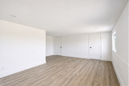 Fully remodeled country home with mountain views and an establish - image 18