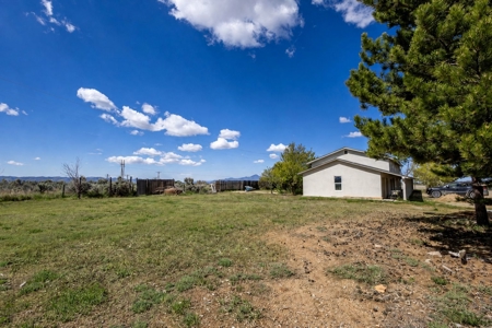 Fully remodeled country home with mountain views and an establish - image 39