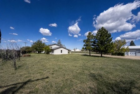 Fully remodeled country home with mountain views and an establish - image 41