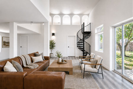 Fully remodeled country home with mountain views and an establish - image 9