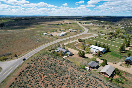 Fully remodeled country home with mountain views and an establish - image 1