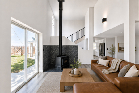 Fully remodeled country home with mountain views and an establish - image 11