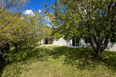 Fully remodeled country home with mountain views and an establish - image 43
