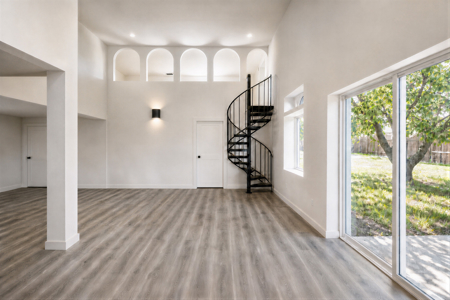 Fully remodeled country home with mountain views and an establish - image 8