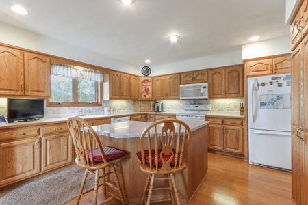 Waupaca Chain O' Lakes Home For Sale on Taylor Lake - image 18