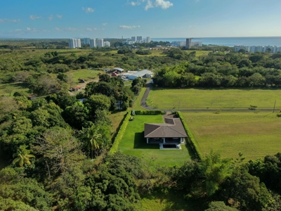 Spectacular Beach Home Near Buenaventura with Direct Beach Access - image 2
