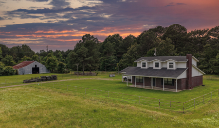 Stunning 15.01 Acre Horse Ranch for Sale in Wake Village, Texas - image 1