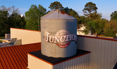 Turn-Key Restaurant & Bar for Sale in the Heart of De Kalb, Texas - image 1