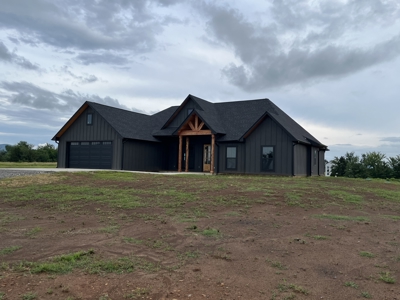 New Custom Home With Amazing Views And Amenities - image 2