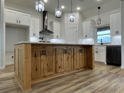 New Custom Home With Amazing Views And Amenities - image 18