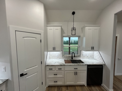 New Custom Home With Amazing Views And Amenities - image 33