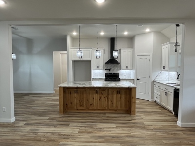 New Custom Home With Amazing Views And Amenities - image 29