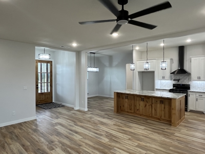 New Custom Home With Amazing Views And Amenities - image 28