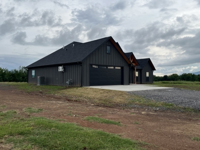 New Custom Home With Amazing Views And Amenities - image 6