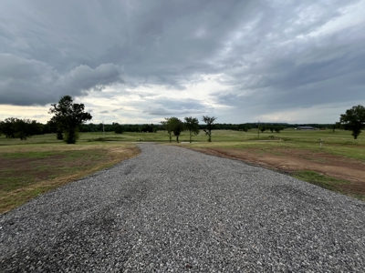 New Custom Home With Amazing Views And Amenities - image 9