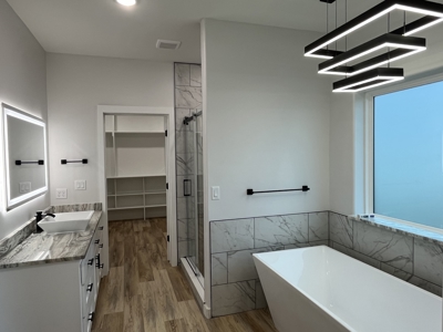 New Custom Home With Amazing Views And Amenities - image 41