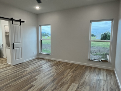 New Custom Home With Amazing Views And Amenities - image 45