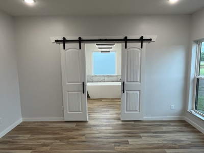New Custom Home With Amazing Views And Amenities - image 19