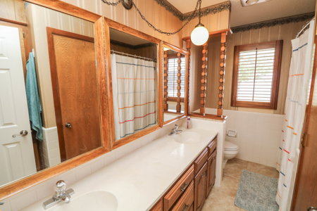 Versatile Rural Estate with Barns, an AMAZING Home & Acreage! - image 10