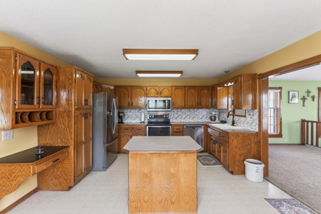 Country Home with Acreage and Shop Buildings Near KC - image 14