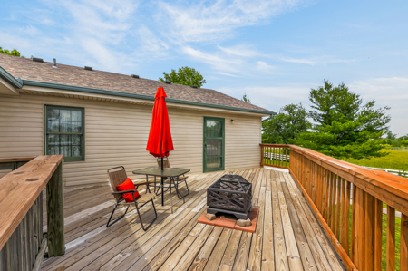 Country Home with Acreage and Shop Buildings Near KC - image 8