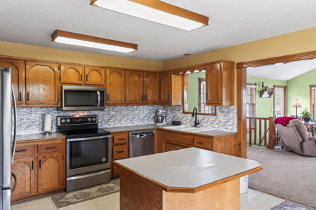 Country Home with Acreage and Shop Buildings Near KC - image 15