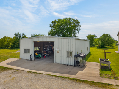 Country Home with Acreage and Shop Buildings Near KC - image 38