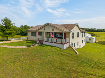 Country Home with Acreage and Shop Buildings Near KC - image 4