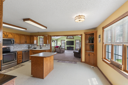Country Home with Acreage and Shop Buildings Near KC - image 13