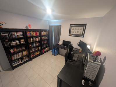 Beautiful Home in Established Neighborhood! - image 10