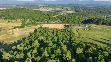 20-Acre Wooded Haven Minutes From Historic Lexington VA - image 12