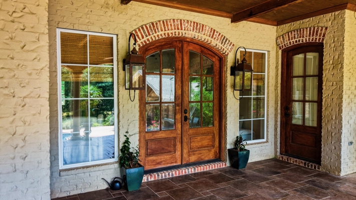 Custom Home on 3 Acres Near Laurel, MS